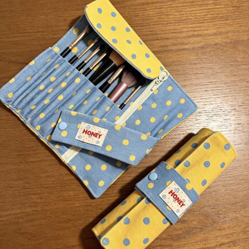 Makeup - ヴィンテージ風のドット柄ロールアップ式ペンケース。メイクブラシホルダーとしても使用可能。学校や旅行に便利な、折りたたみ式の携帯用収納オーガナイザー。